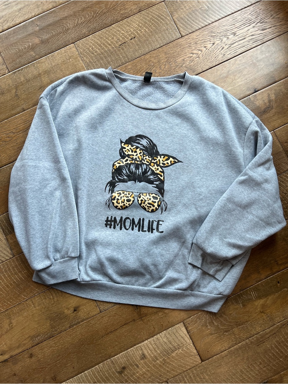 SHEIN Gray #MOMLIFE Leopard Print Graphic Sweatshirt
